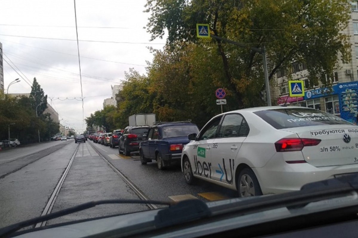 Из-за отключения электричества Екатеринбург остался без движения
