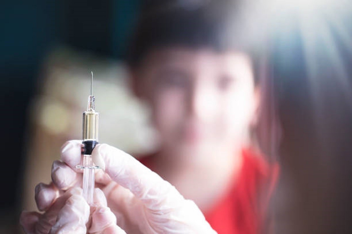 В Минздраве призвали сделать обязательной вакцинацию от ковида для детей