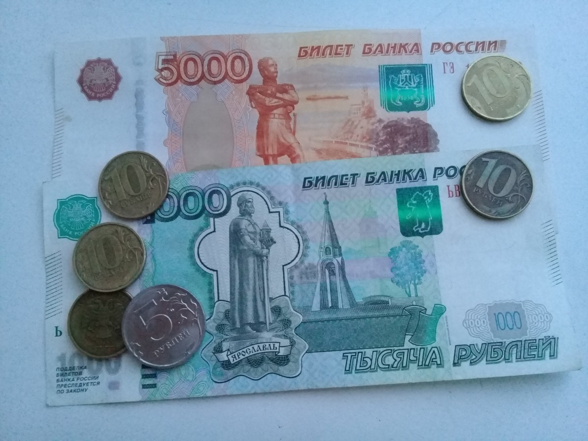 С 1 января ожидается неприятный сюрприз для россиян, получающих выплаты в рублях