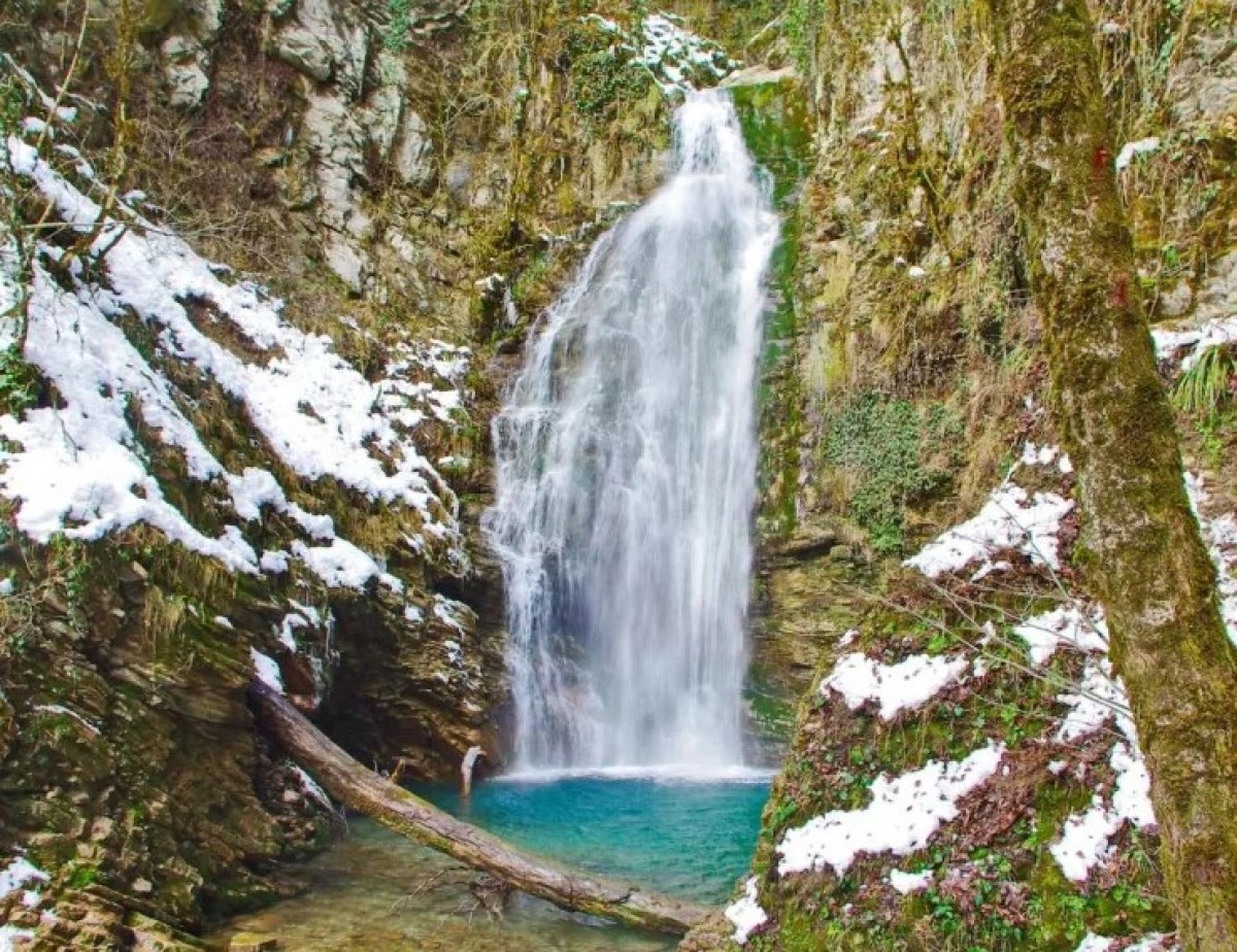 Временно закрыт доступ к знаменитым водопадам в Сочи