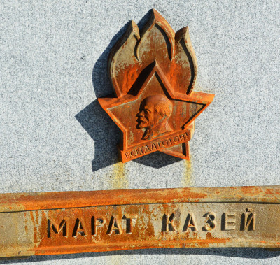 Ржавчина на памятнике в Челябинске. Фото Сергея Белковского
