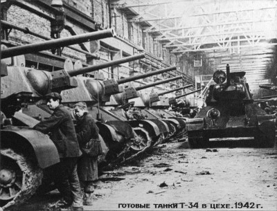 Т-34 в цехе Кировского завода. Челябинск в годы войны
