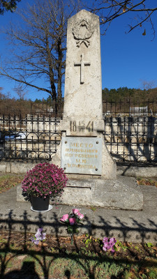 Первая могила Лермонтов на горе Бештау. Фото Сергея Берзина
