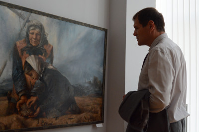 Андрей Барышев на выставке в Челябинске. Фото Сергея Белковского