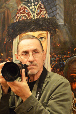 На выставке картин Ильи Глазунова в Челябинске. Фото Сергея Белковского