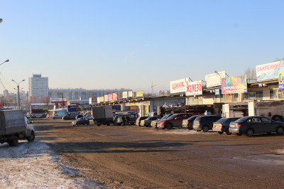 Рынок на улице Работниц в Челябинске