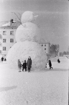 Такого Снеговика из прошлых лет можно найти в Сети.