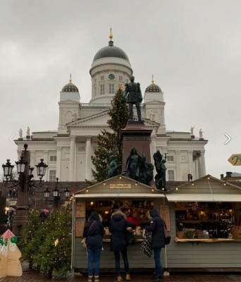 Хельсинки: памятник Александру Второму на фоне собора Святого Николая 