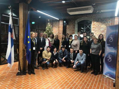 15 российских журналистов в Хельсинки.Общее фото в министерстве иностранных дел Финляндии при участии организаторов семинара ЕС