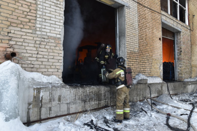Пожар на Троицком тракте удалось потушить в 16.37. Фото: ГУ МЧС Челябинской области