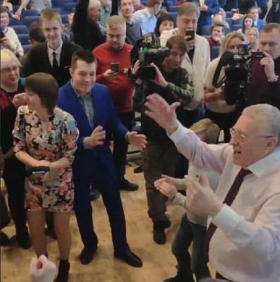 Жириновский танцует в День Защитников Отечества. Фото: скрин видео