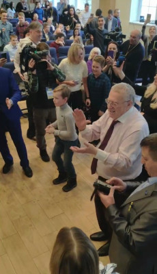 Жириновский танцует. Фото: скрин видео