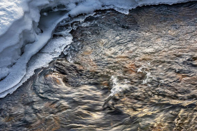 Зимняя речка. Тюлюк. Фото Анатолия Шулепова. 
