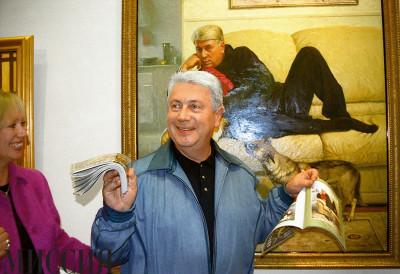 Владимир Винокур рядом со своим портретом на выставке художника Игоря Белковского. Фото Сергея Белковского.
