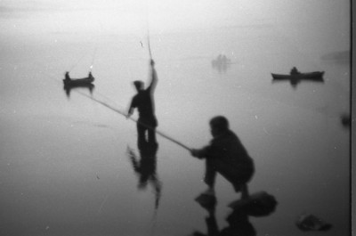 Рыбаки на озерее Кисегач. Фото Владимира Белковского.