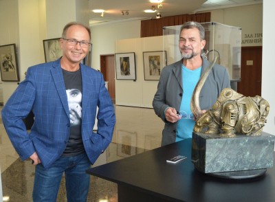 Игорь Белковский и Андрей Старцев на выставке. Фото Сергея Белковского