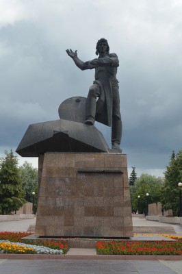 Памятник танкистам-добровольцам. Фото Сергея Белковского