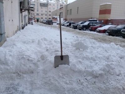 Снег во дворе. Фото Сергея Белковского