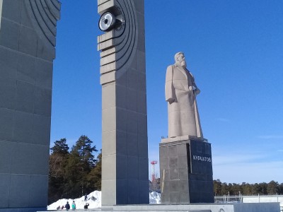 Памятник Курчатову. Фото Сергея Белковского.