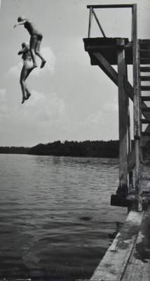 Прыжок с вышки. Конец 60-х годов. Фото Владимира Белковского