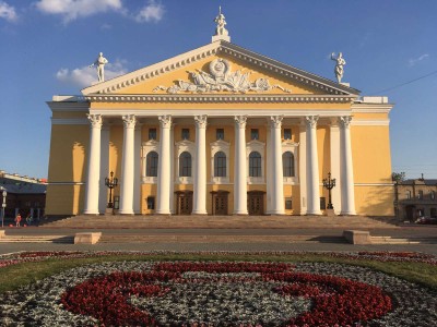 Оперный театр на площади Ярославского. Фото Lentachel.ru