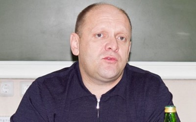 Министр Юрий Серебренников доверился Чарикову втайне от губернатора. Зря