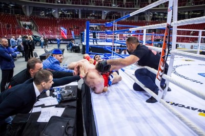 Чемпионат России по ММА в Челябинске. Борьба продолжалась и за пределами ринга