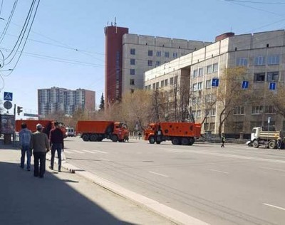 Грузовики перегородили улицу Воровского в Челябинске