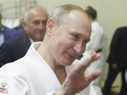 Путин повредил палец на тренировке